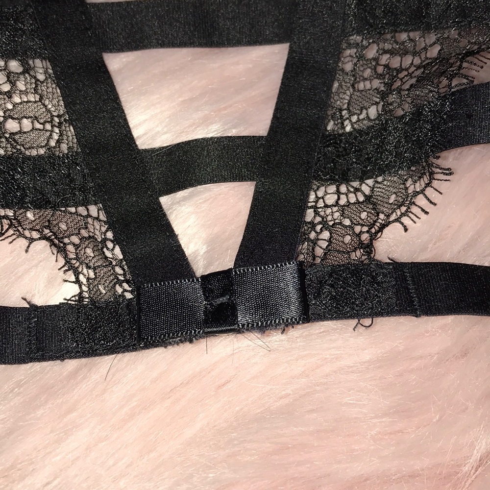 Limited edition black/blue bra by Victoria Secret - Picture 3 of 3